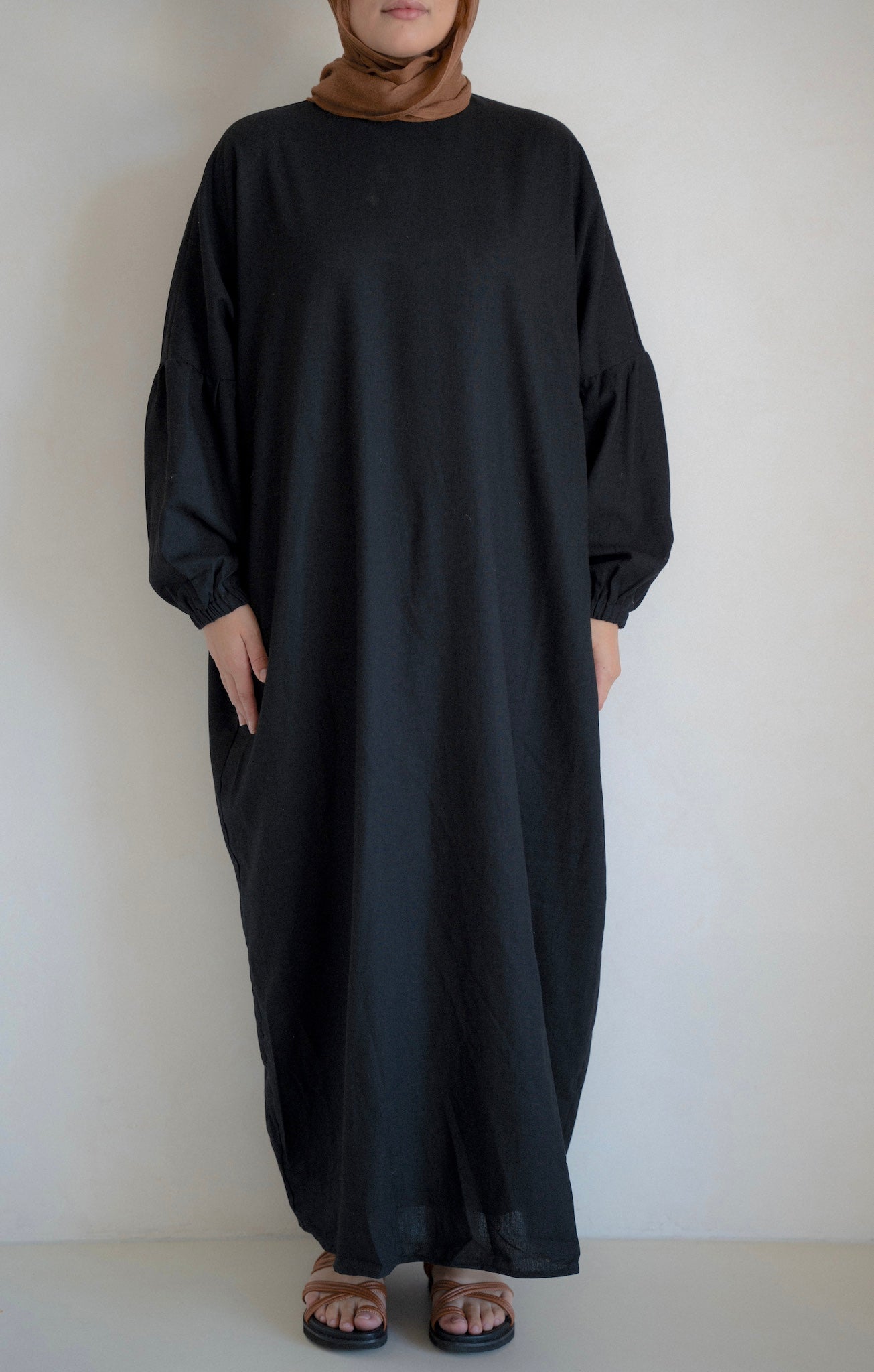RAWYA - Black